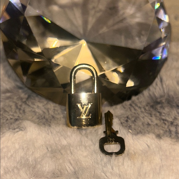 Louis Vuitton Brass Padlock and Key set, No. 321 - Picture 7 of 7